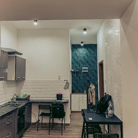 Szondi Heroes Square شقة بودابست